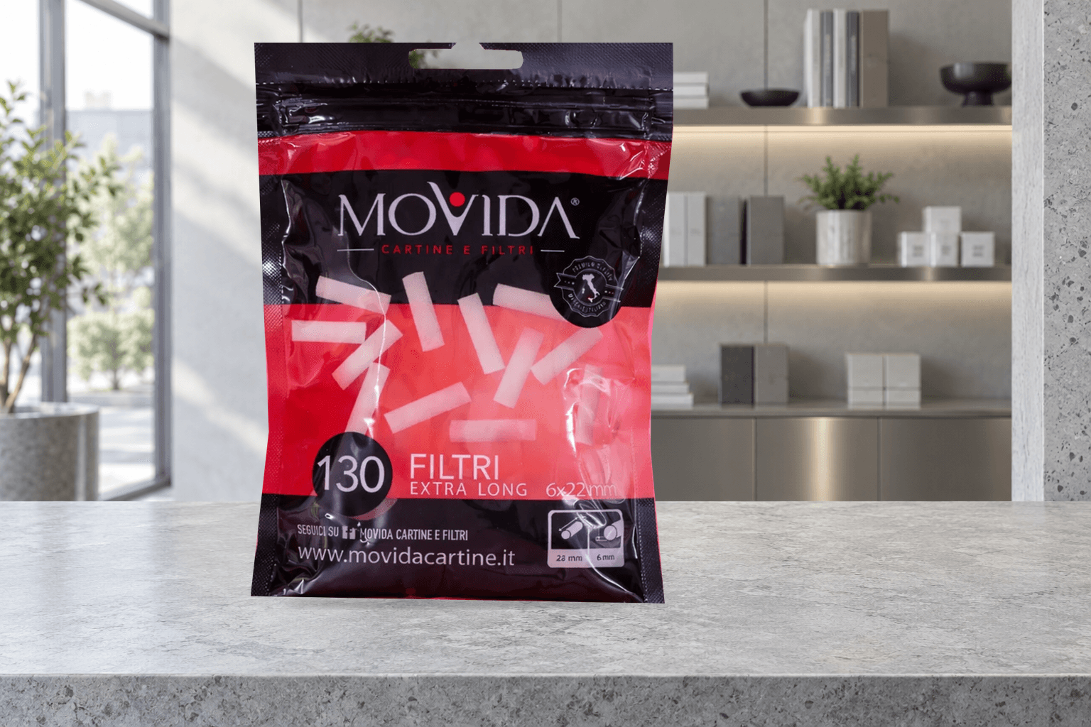 Filtri Extra Long Movida in primo piano su ripiano di pietra chiara